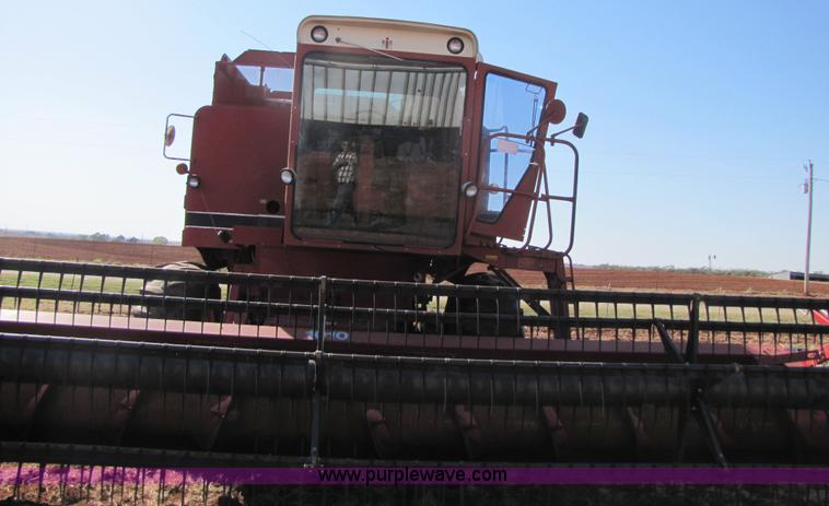 image for item 3455 1984 International 1480 combine