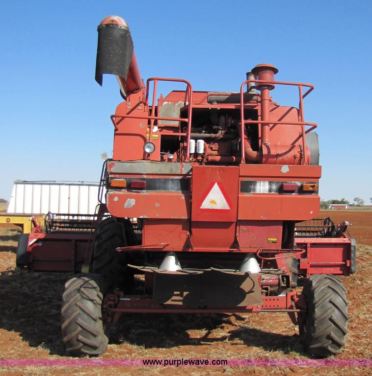 image for item 3455 1984 International 1480 combine