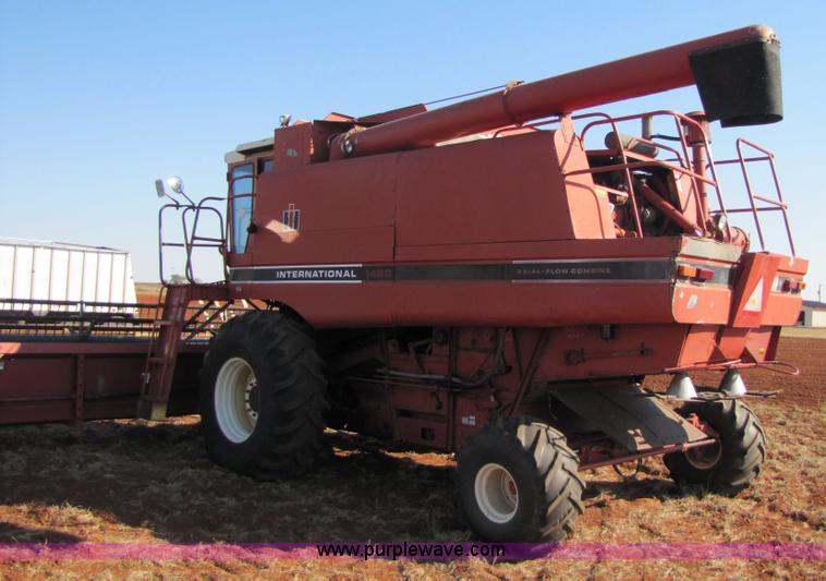 image for item 3455 1984 International 1480 combine