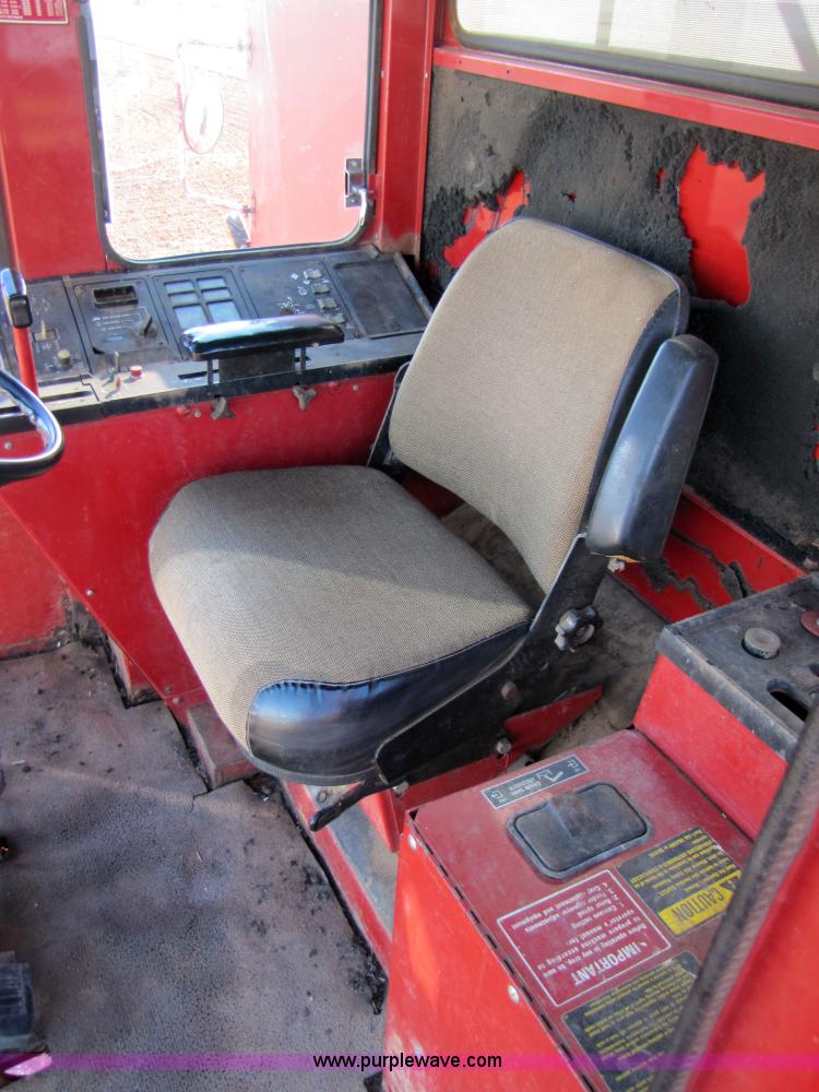 image for item 3455 1984 International 1480 combine