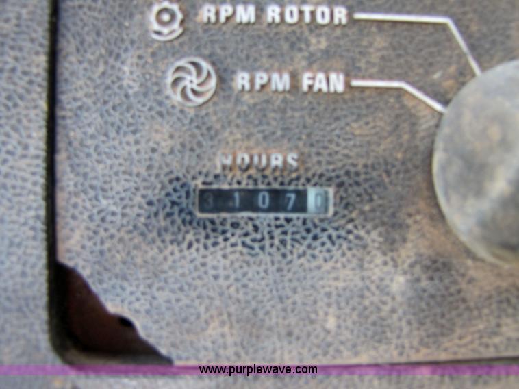 image for item 3455 1984 International 1480 combine