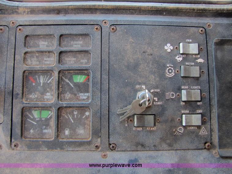 image for item 3455 1984 International 1480 combine