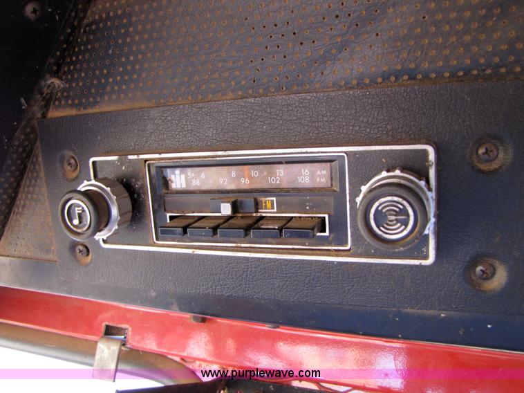 image for item 3455 1984 International 1480 combine