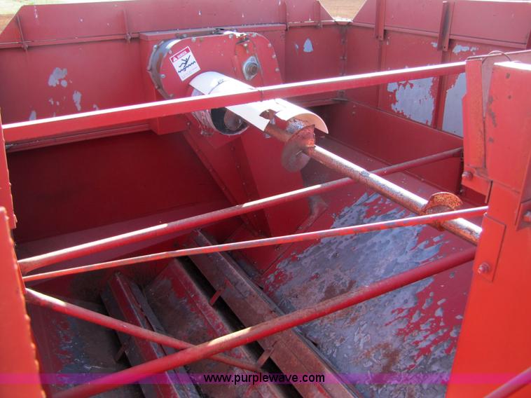 image for item 3455 1984 International 1480 combine