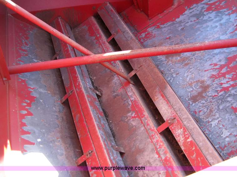 image for item 3455 1984 International 1480 combine