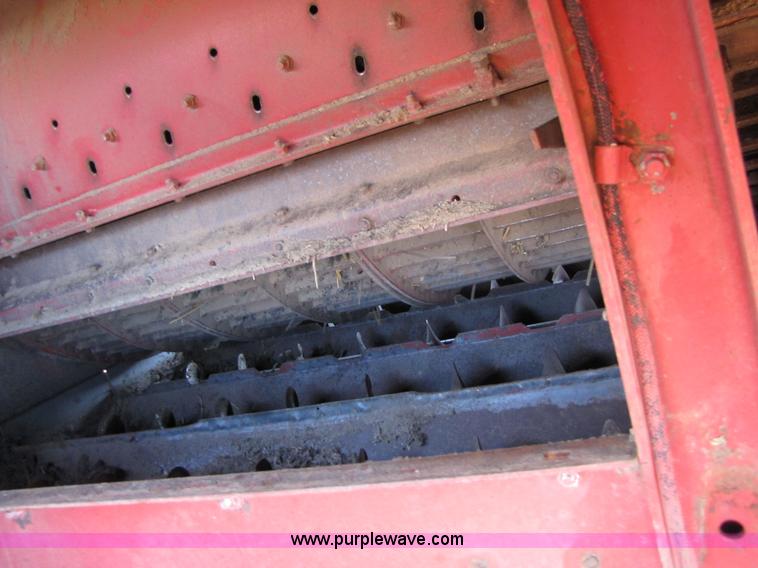 image for item 3455 1984 International 1480 combine