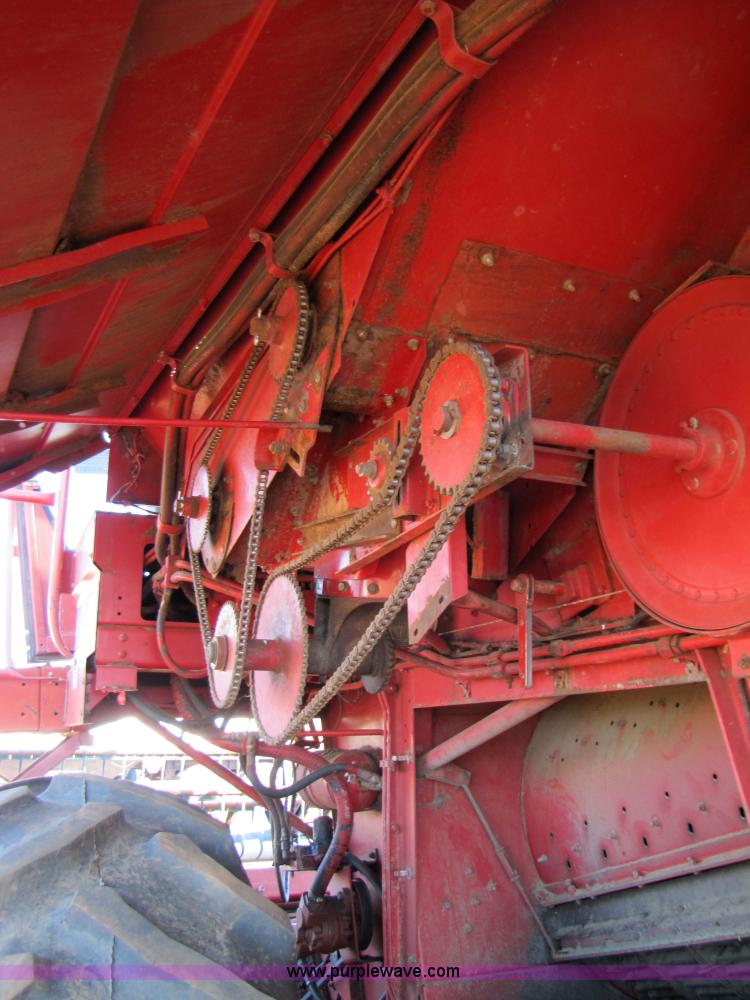 image for item 3455 1984 International 1480 combine