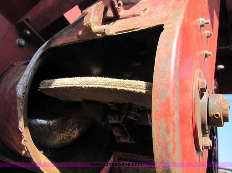 image for item 3455 1984 International 1480 combine