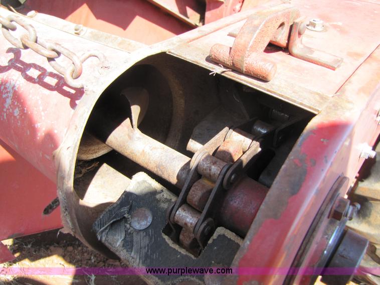 image for item 3455 1984 International 1480 combine