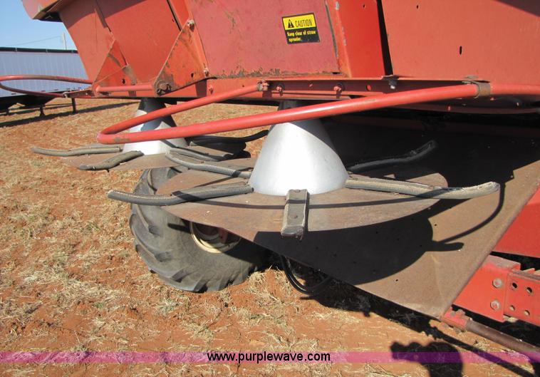 image for item 3455 1984 International 1480 combine