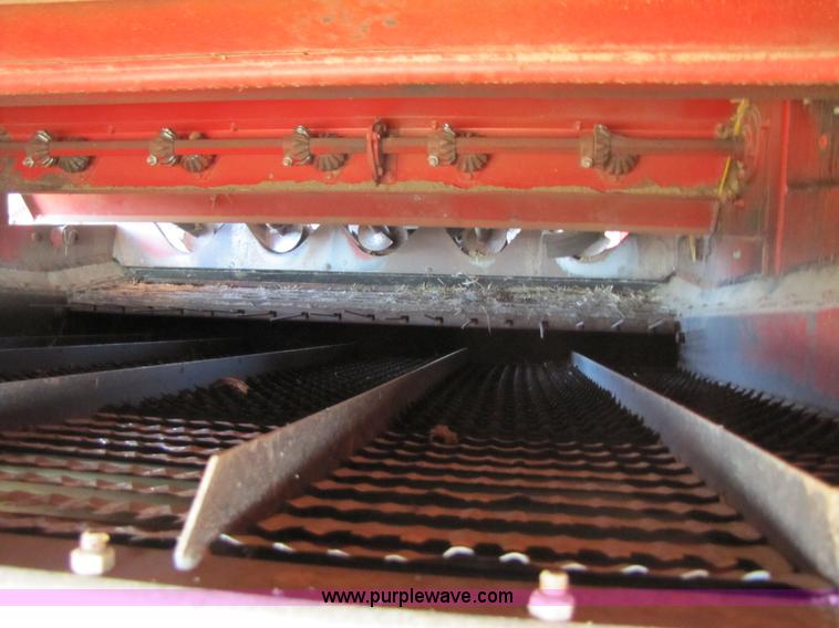 image for item 3455 1984 International 1480 combine