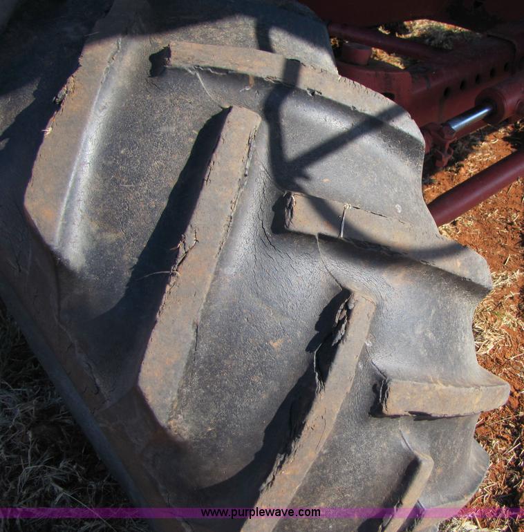 image for item 3455 1984 International 1480 combine