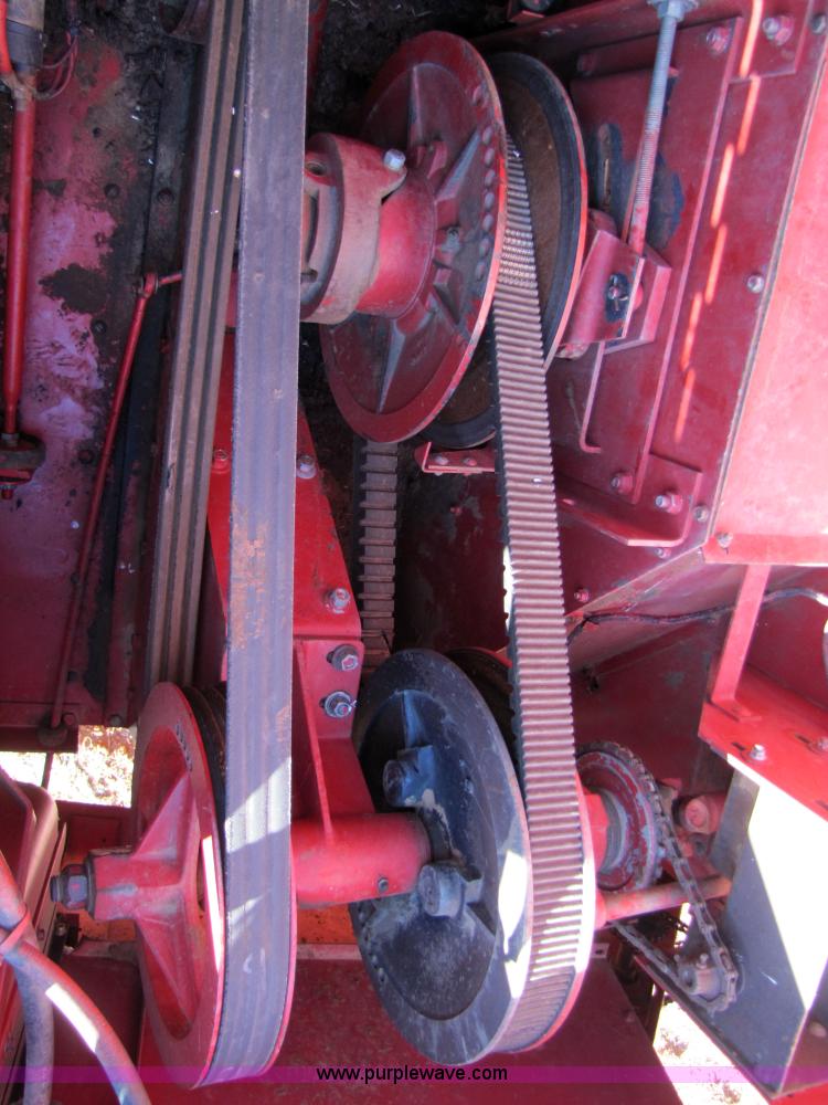 image for item 3455 1984 International 1480 combine