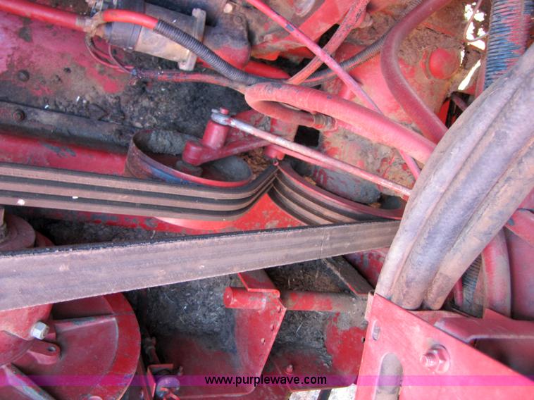 image for item 3455 1984 International 1480 combine