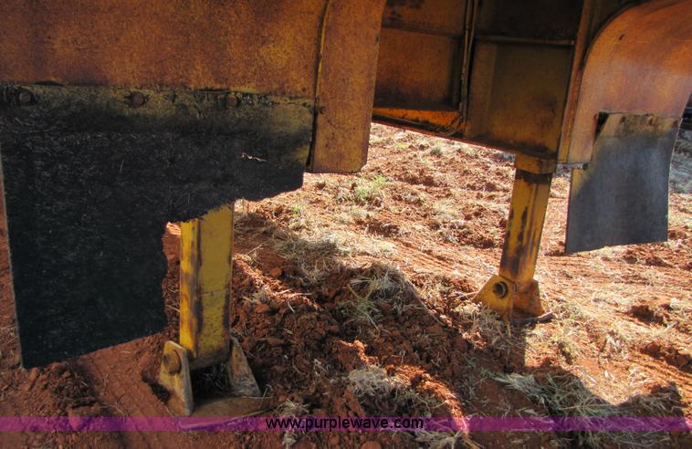 image for item 3456 1969 Freuhauf 825FLS 42' dropdeck trailer