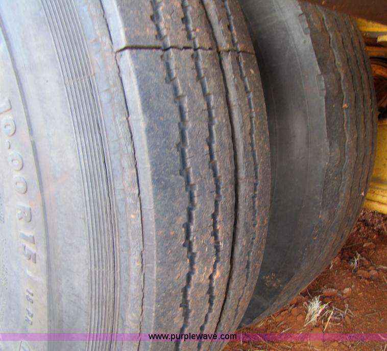 image for item 3456 1969 Freuhauf 825FLS 42' dropdeck trailer