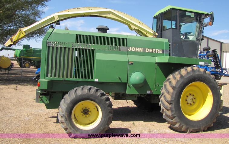 image for item 3458 1997 John Deere 6910 forage harvester