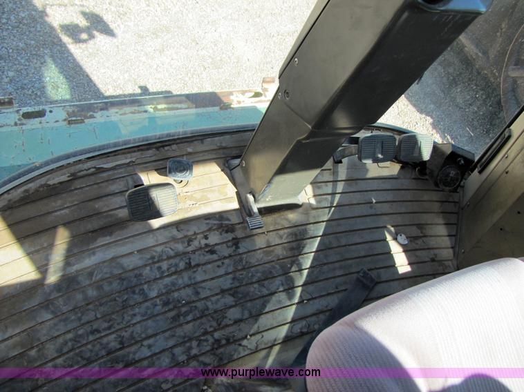 image for item 3458 1997 John Deere 6910 forage harvester