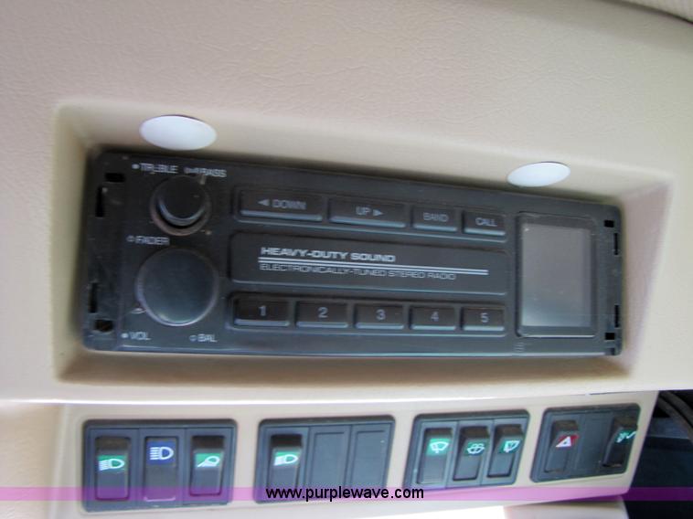 image for item 3458 1997 John Deere 6910 forage harvester