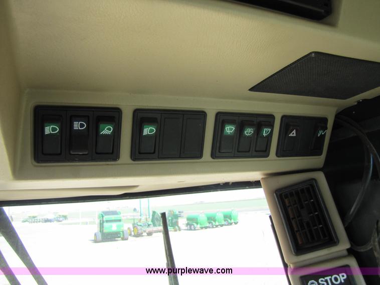 image for item 3458 1997 John Deere 6910 forage harvester