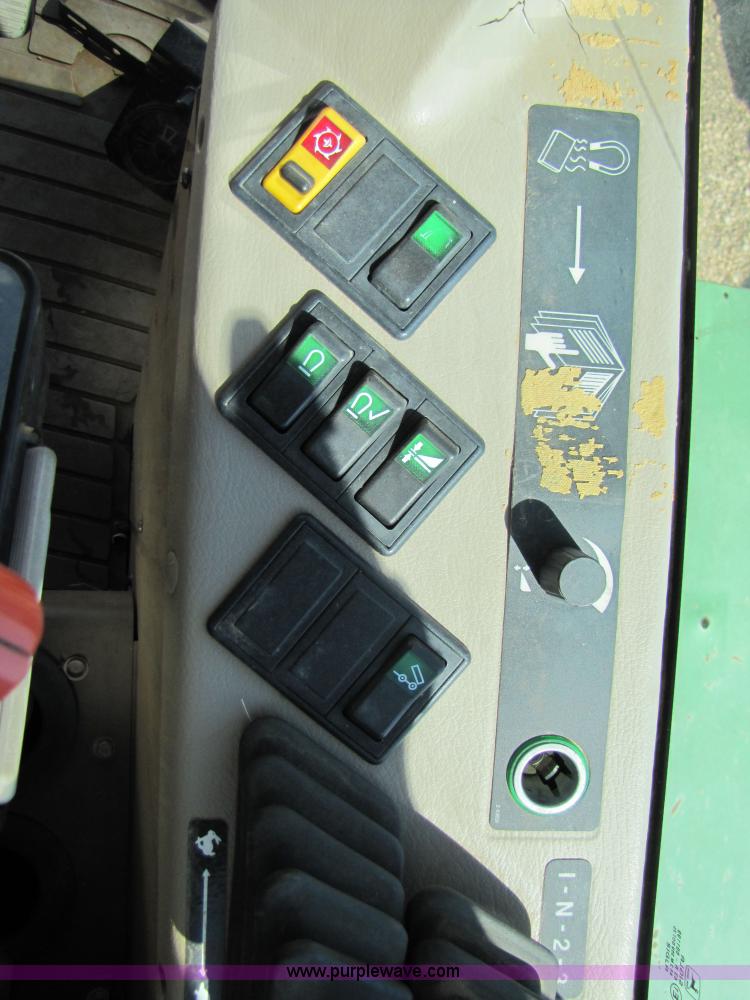 image for item 3458 1997 John Deere 6910 forage harvester