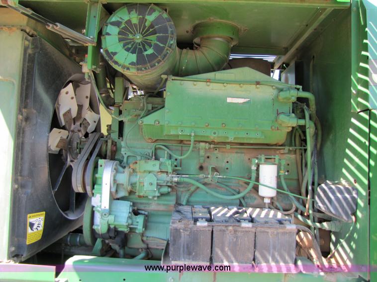 image for item 3458 1997 John Deere 6910 forage harvester