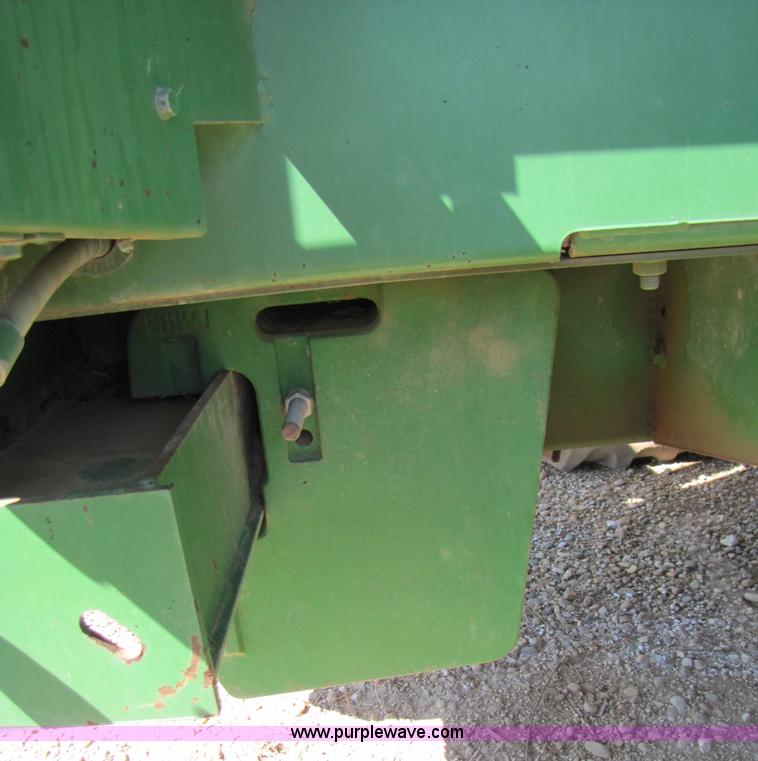 image for item 3458 1997 John Deere 6910 forage harvester