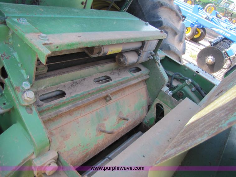 image for item 3458 1997 John Deere 6910 forage harvester