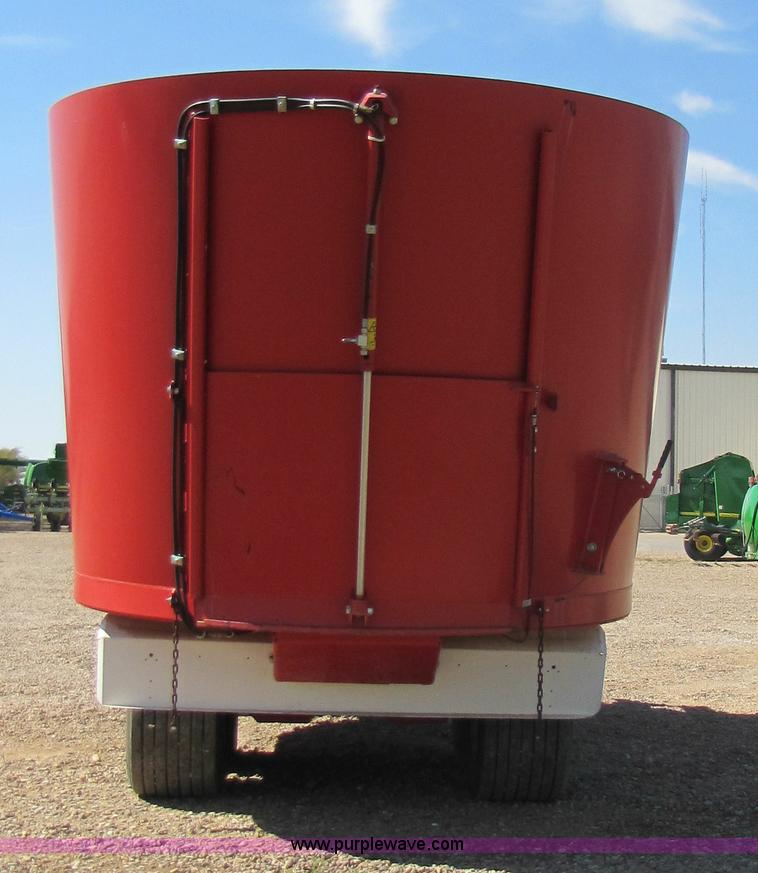 image for item 3460 2006 Trioliet 2-2400L Solomix vertical mixer