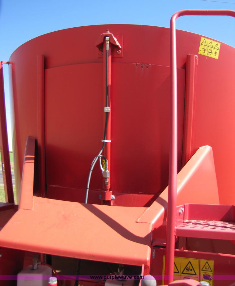 image for item 3460 2006 Trioliet 2-2400L Solomix vertical mixer