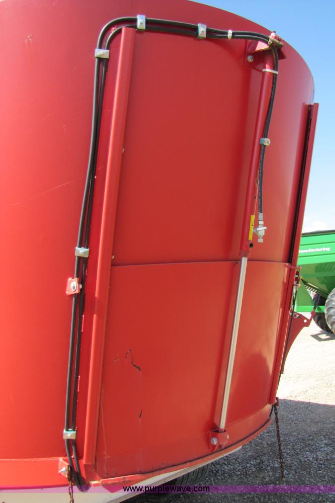 image for item 3460 2006 Trioliet 2-2400L Solomix vertical mixer