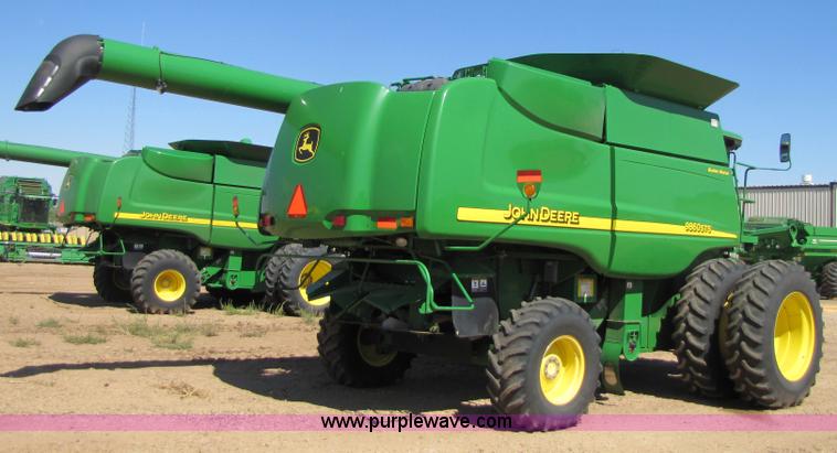 image for item 3461 2007 John Deere 9860 STS combine