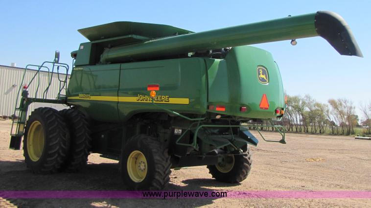 image for item 3461 2007 John Deere 9860 STS combine