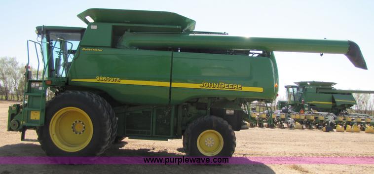 image for item 3461 2007 John Deere 9860 STS combine