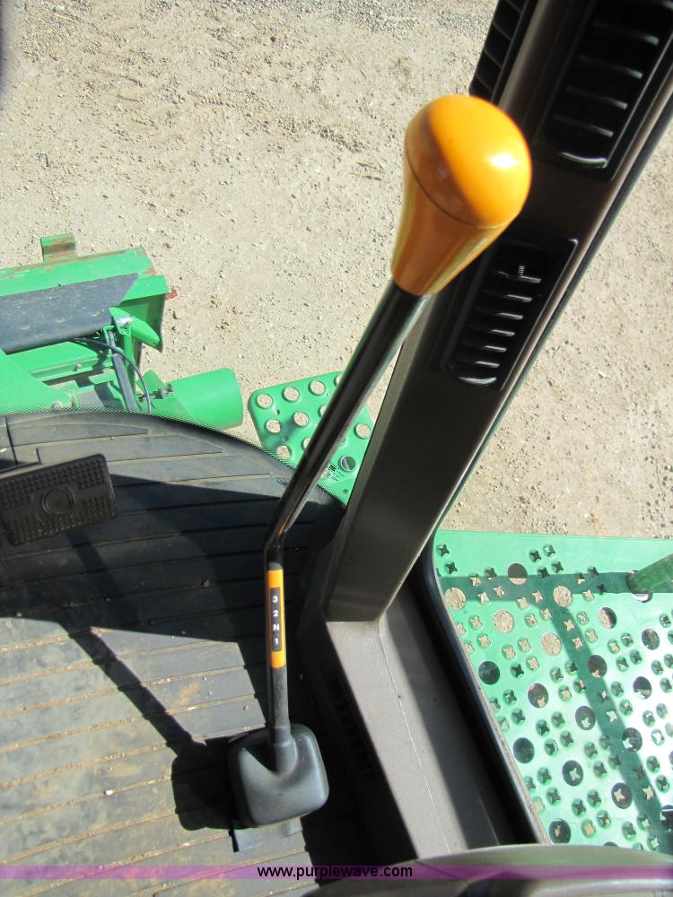 image for item 3461 2007 John Deere 9860 STS combine