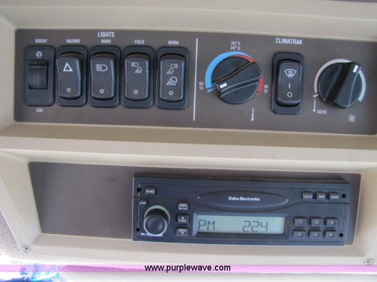 image for item 3461 2007 John Deere 9860 STS combine