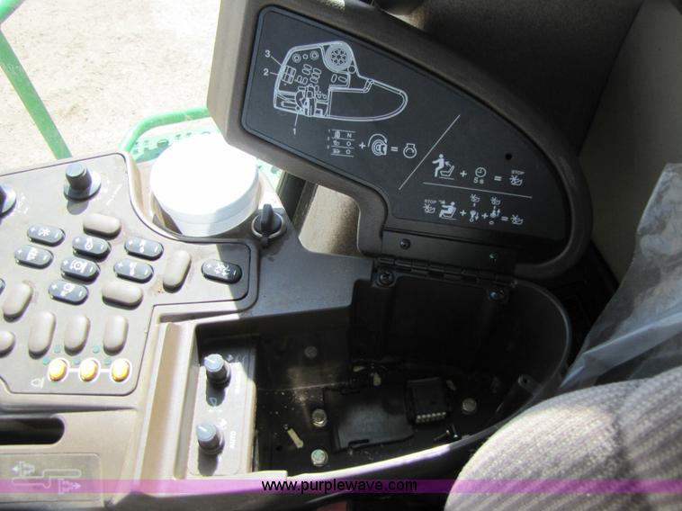 image for item 3461 2007 John Deere 9860 STS combine