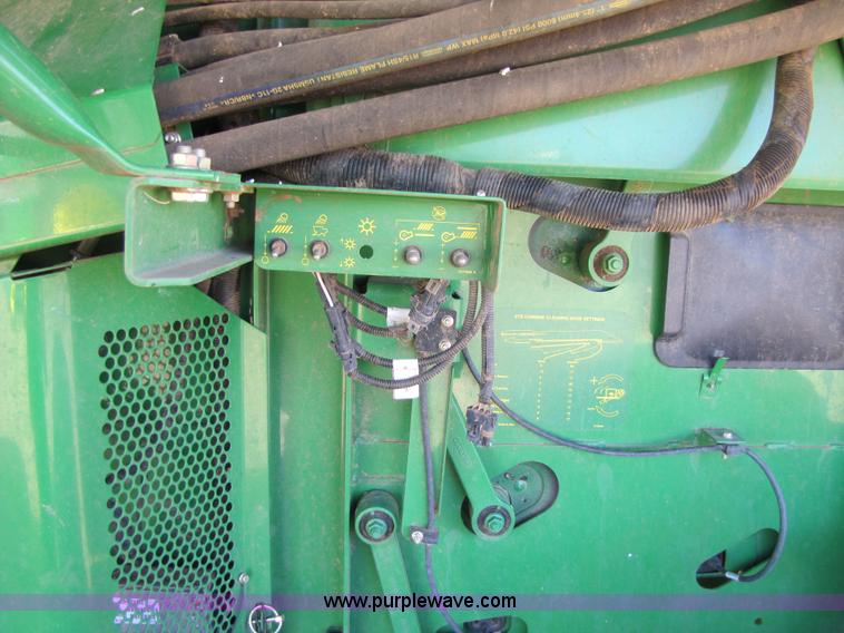 image for item 3461 2007 John Deere 9860 STS combine