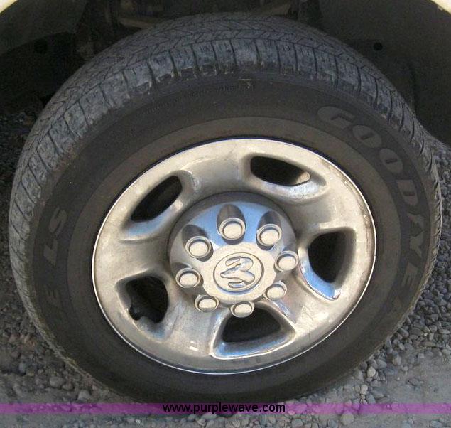 image for item 6108 2005 Dodge Ram 2500 pickup truck