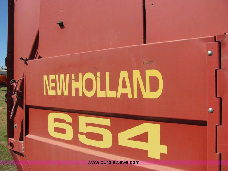 image for item 6612 New Holland 654 round baler