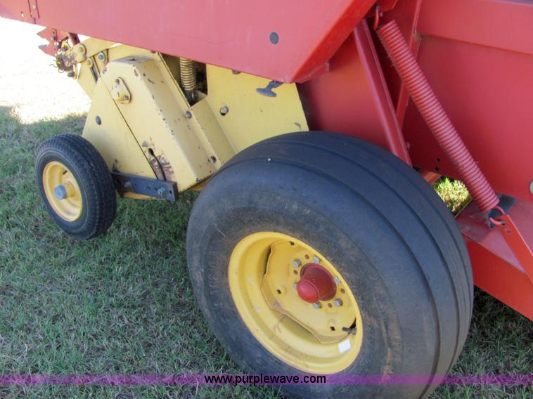 image for item 6612 New Holland 654 round baler