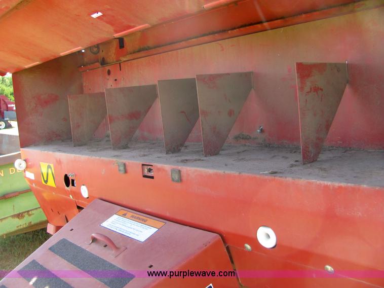 image for item 6612 New Holland 654 round baler