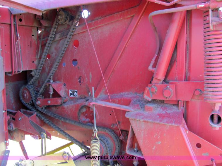 image for item 6612 New Holland 654 round baler