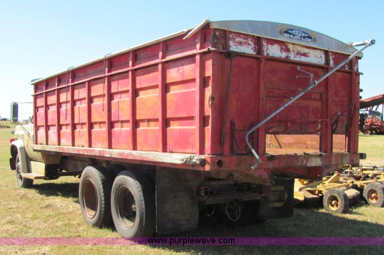 image for item 6618 1973 Chevrolet C60 grain truck