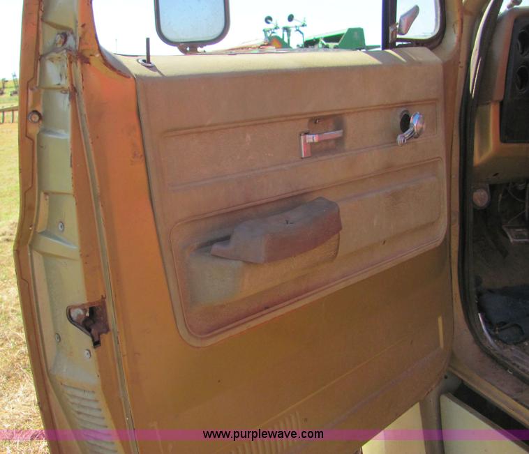 image for item 6618 1973 Chevrolet C60 grain truck