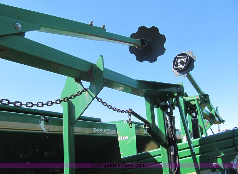 image for item 6622 2002 Great Plains 30' folding precision no-till drill