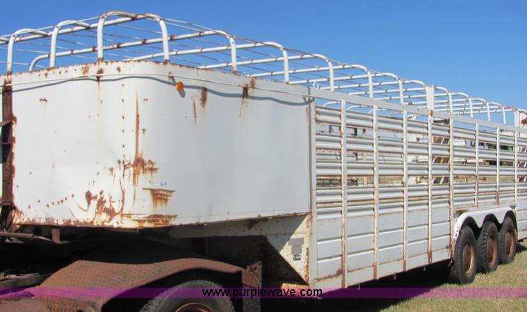 image for item 6627 1978 WW 24' stock trailer