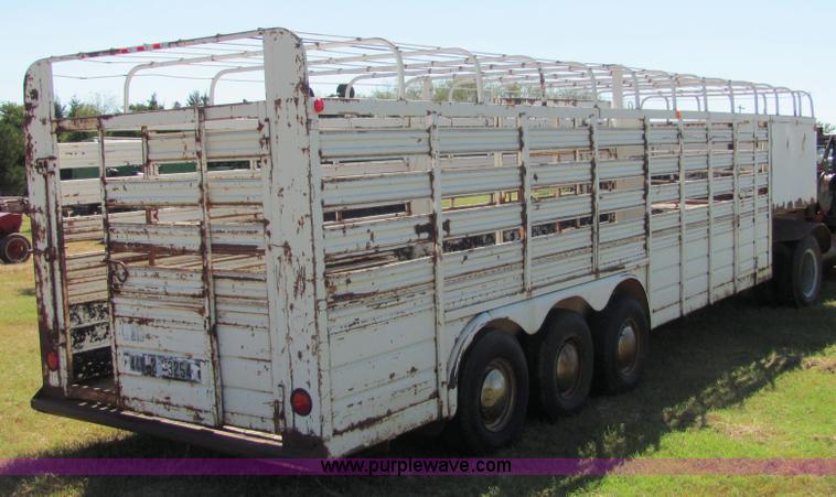 image for item 6627 1978 WW 24' stock trailer