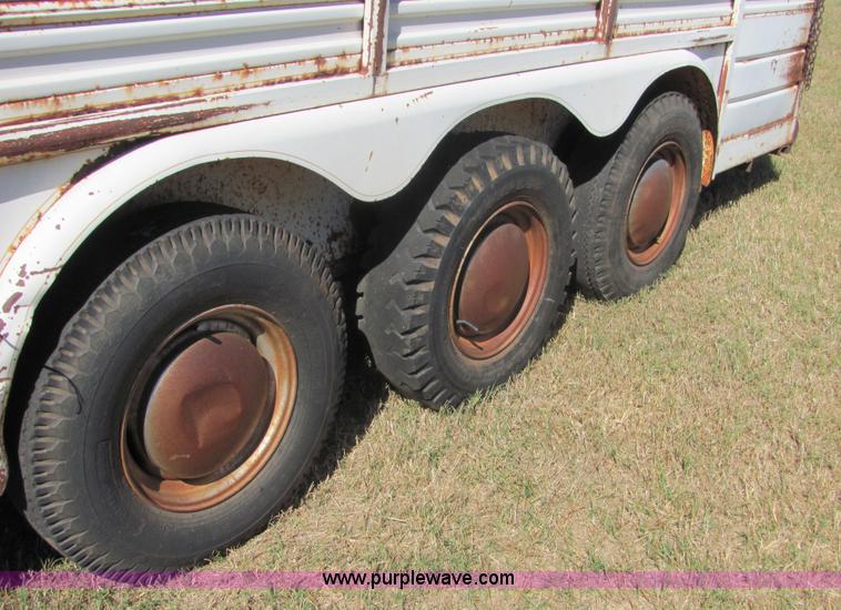 image for item 6627 1978 WW 24' stock trailer