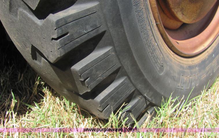 image for item 6627 1978 WW 24' stock trailer